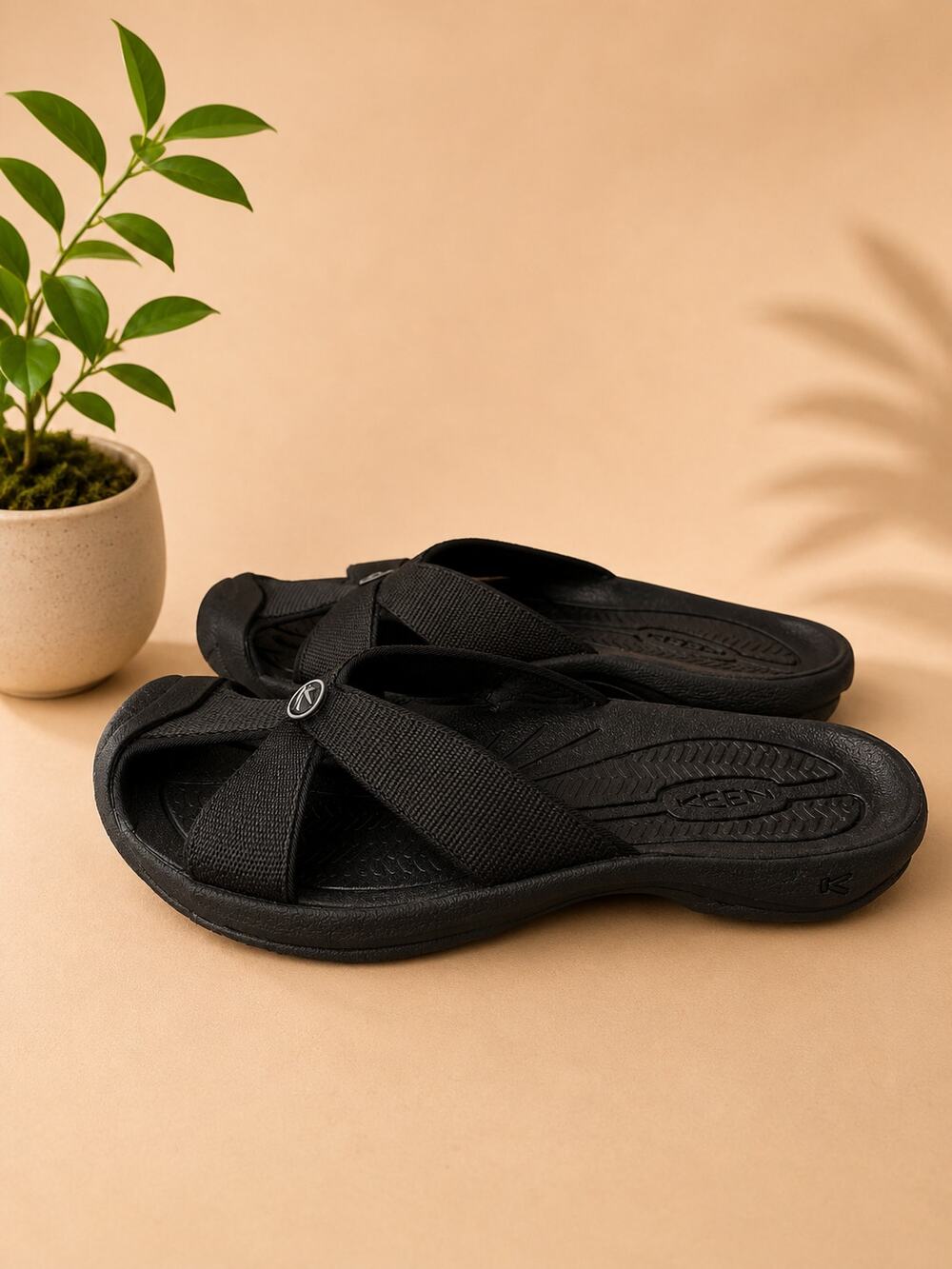 USED KEEN Women's Bali Slip On Closed Toe Flip-Flops, Black/Steel Grey, 7.5